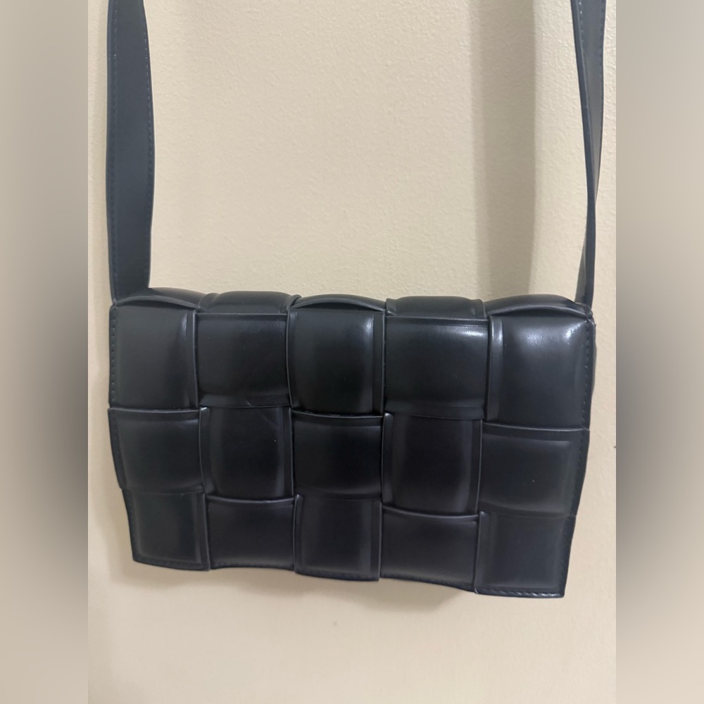Black crossbody Like New